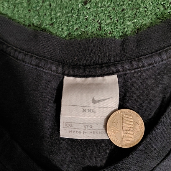 VINTAGE Nike Black Embroidered Logo T Shirt Size XXL - Picture 4 of 4